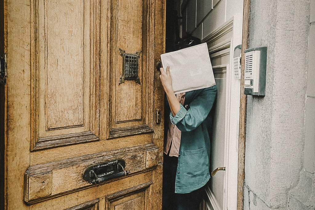 DIS-MOI DIX MOTS : DES COLIS POÉTIQUES LIVRÉS À&nbsp;VÉLO